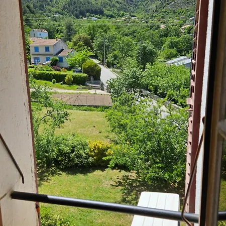 T1 Typique Village Centre Corse *