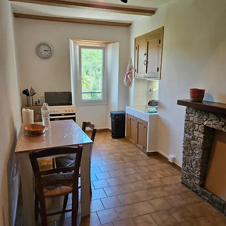T1 Typique Village Centre Corse
